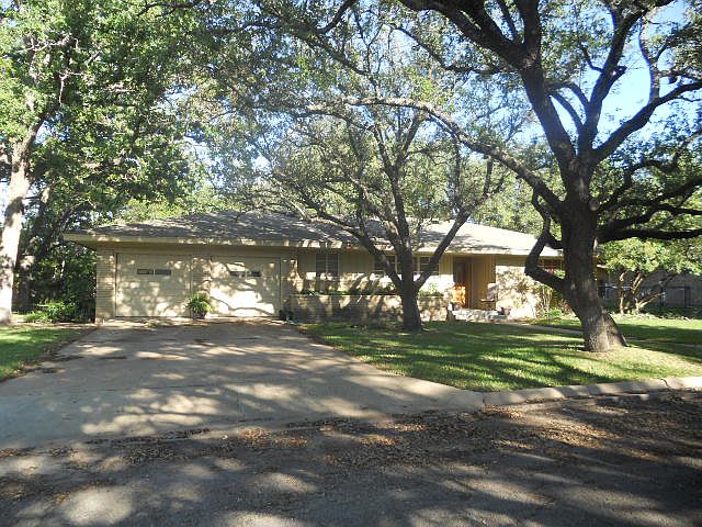 1st image of 4000 Oakdale Dr