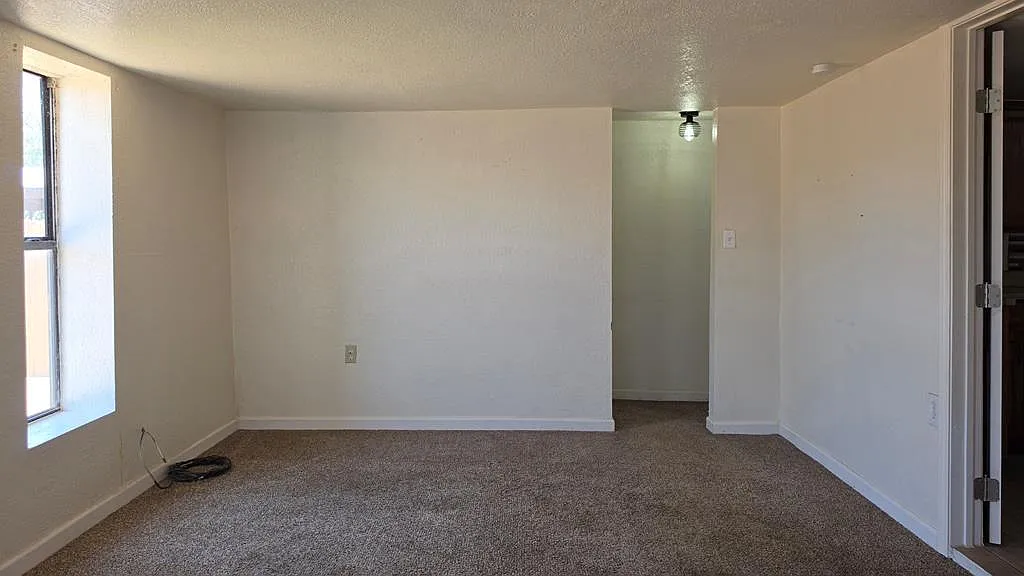 2 bed, 1.0 bath, 681 sqft, $1,100 — Photo 3