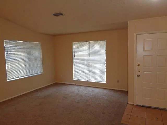 1736 Hazelwood St — Photo 8