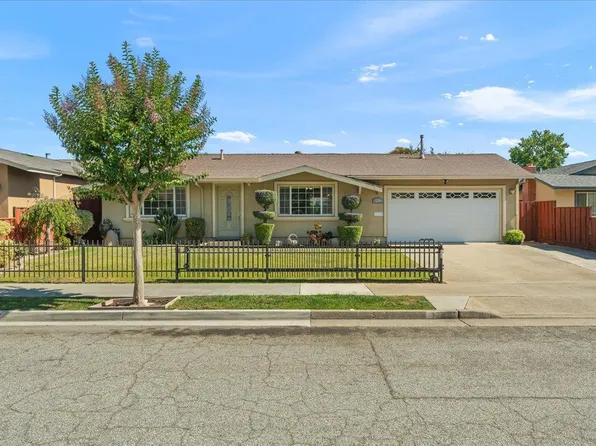 1239 Swaner Dr, Gilroy, CA 95020