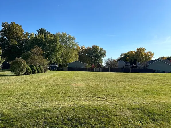 561 Lasalle Dr, Somonauk, IL 60552