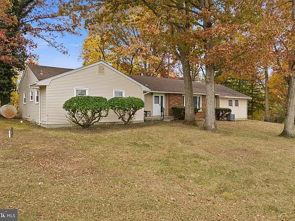 4th image of 193 Burlington Path Rd