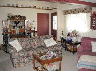 317 S 4th Ave, Middleport, OH 45760