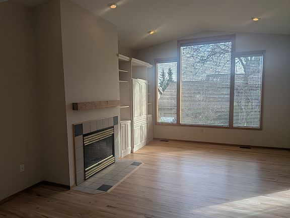 4th image of 24 Bluffs Ln #2