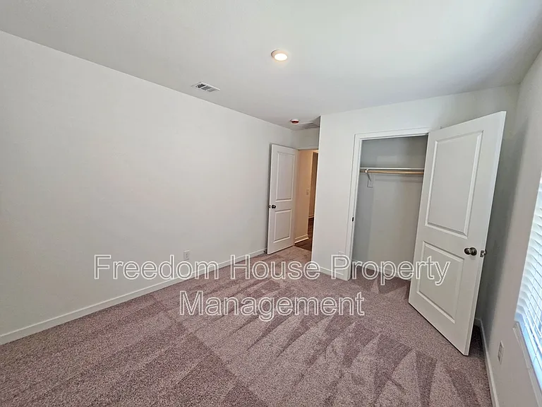 660 E Huyana Wind Dr — Photo 17