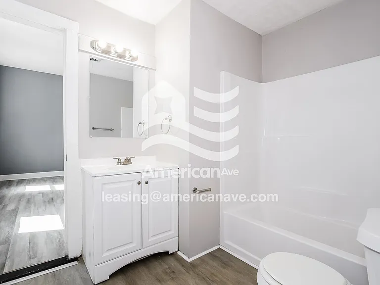 556771_009_wm_-_main_bathroom_13189097.jpg