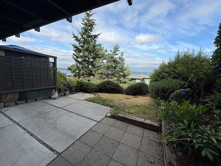 2nd and Lake Apartments — Photo 15