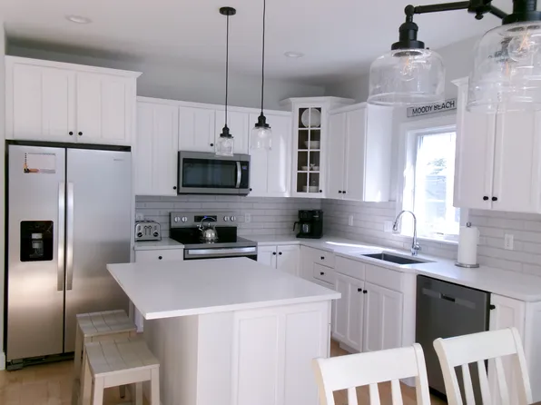 154 S Tibbetts Ave, Wells, ME 04090