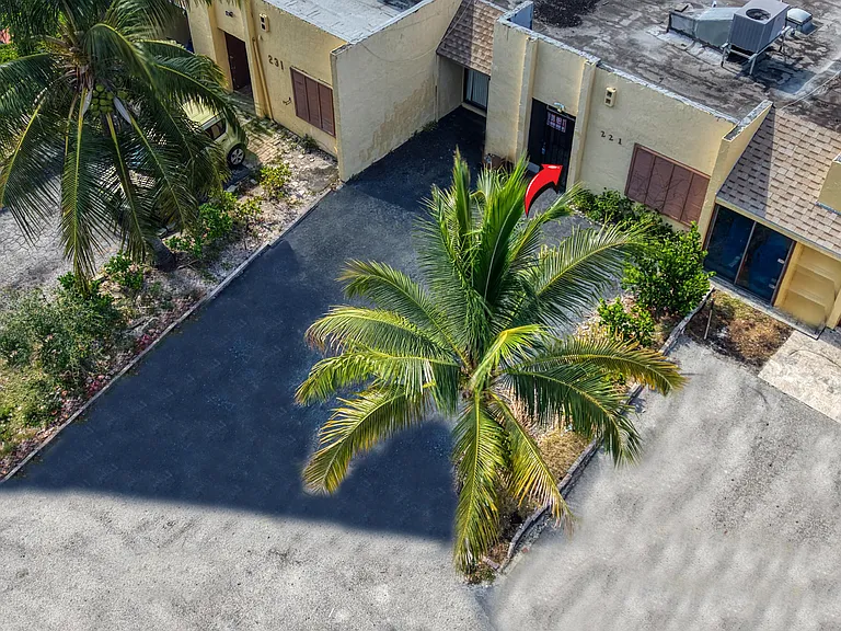 221 NW 43rd Pl — Photo 51