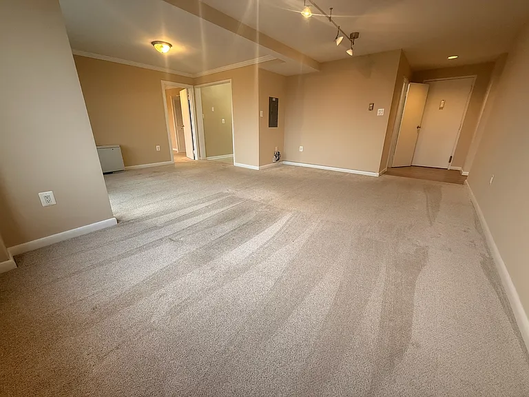 10201 Grosvenor Pl — Photo 12