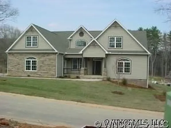 4 Sterling Oaks Dr, Fletcher, NC 28732
