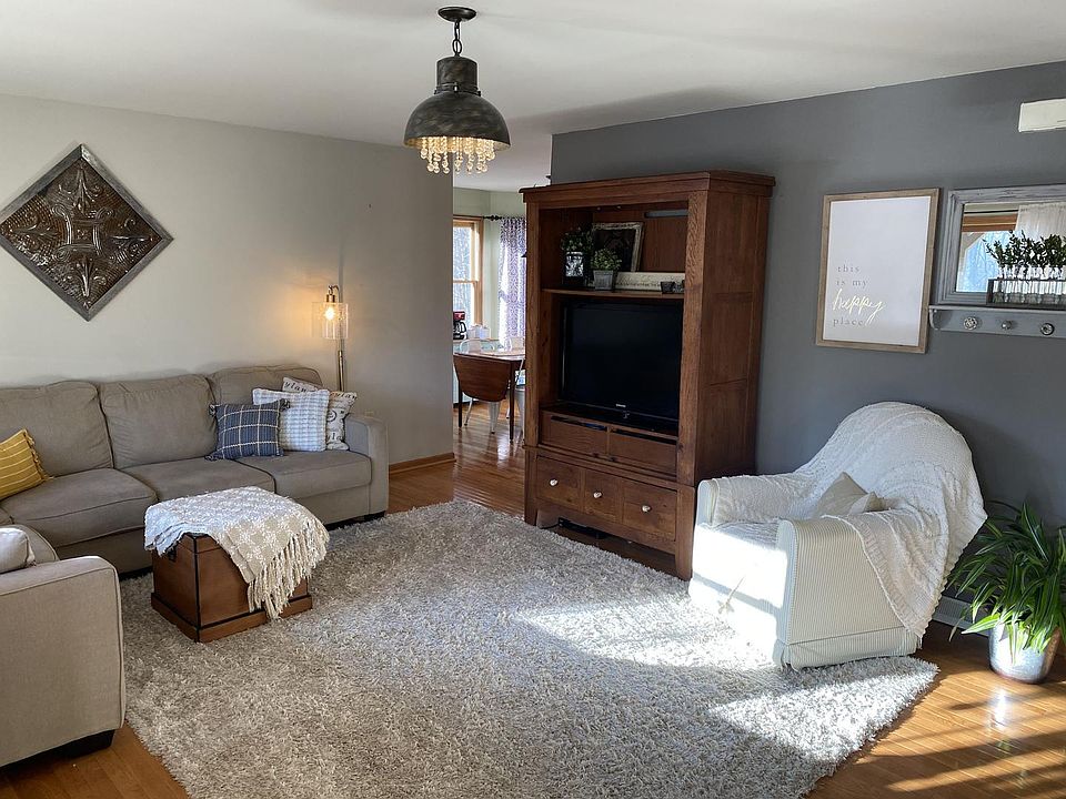 2nd image of 18736 Paw Paw Ln
