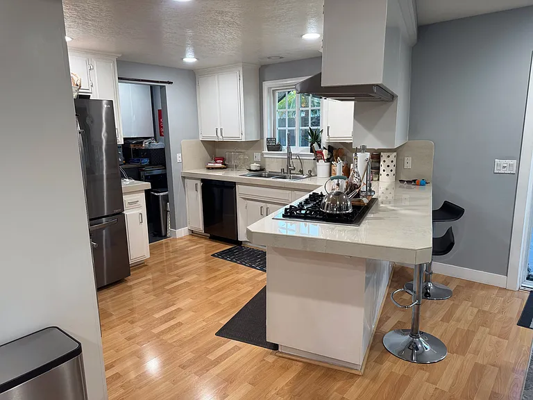 6501 Corrine Cir — Photo 8