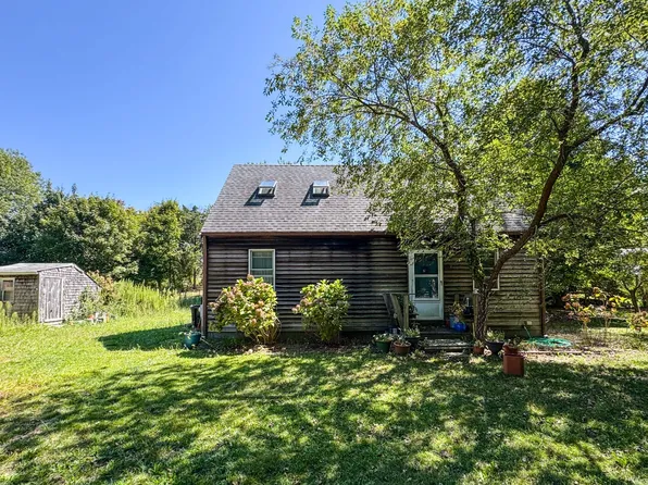 8 Hitchings Cir, Oak Bluffs, MA 02557