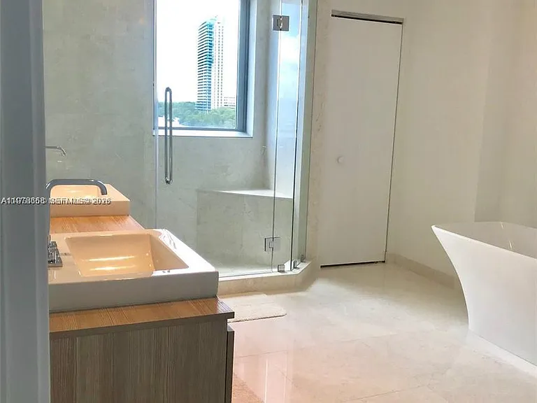 17111 Biscayne Blvd #408 — Photo 11