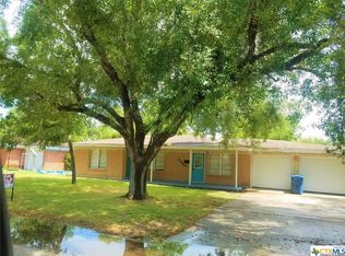 2008 Leon Dr, Port Lavaca, TX 77979