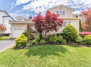 821 Napoleon St, Woodmere, NY 11598