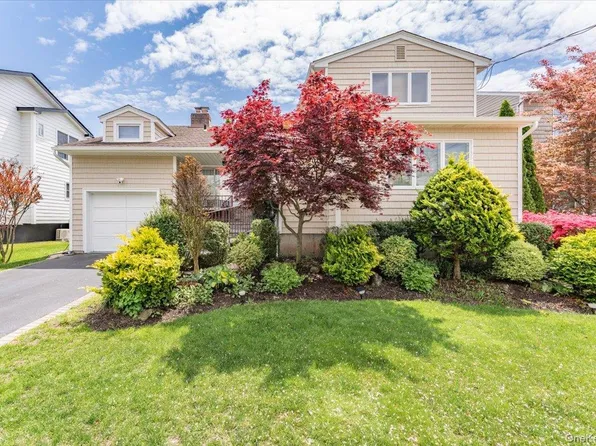 821 Napoleon Street, Woodmere, NY 11598