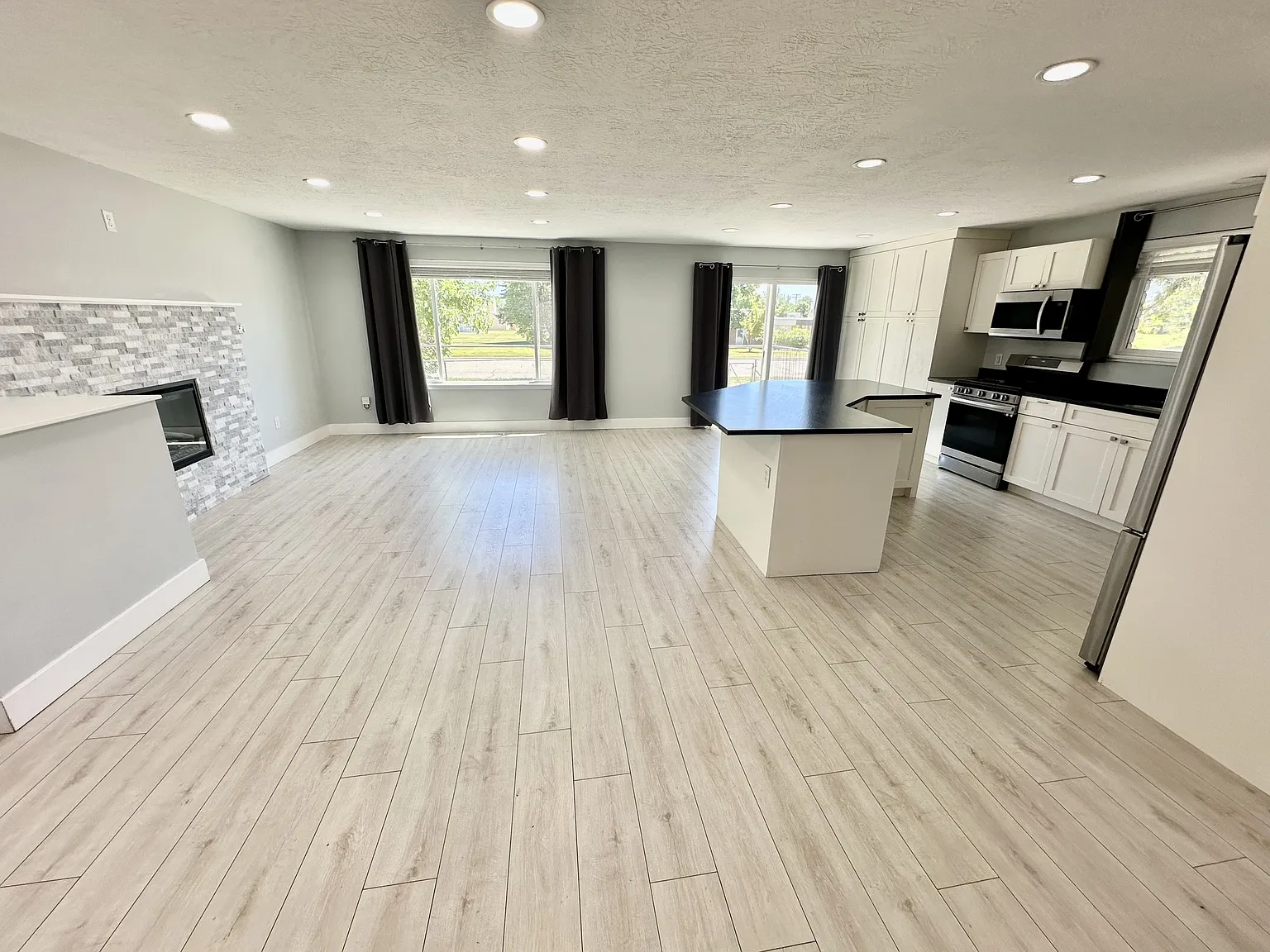 Provo White Home - Unit 1 — Photo 4
