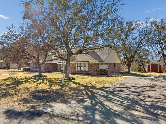 2nd image of 608 Knights Bridge Rd