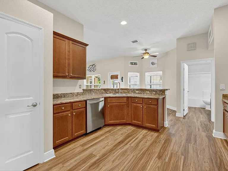 5547 NW Cordrey St — Photo 15