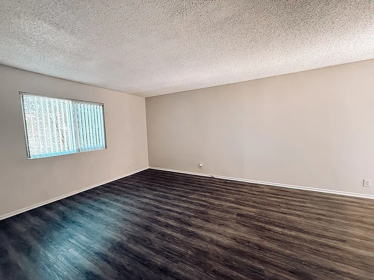 Reef Apartments — Photo 5