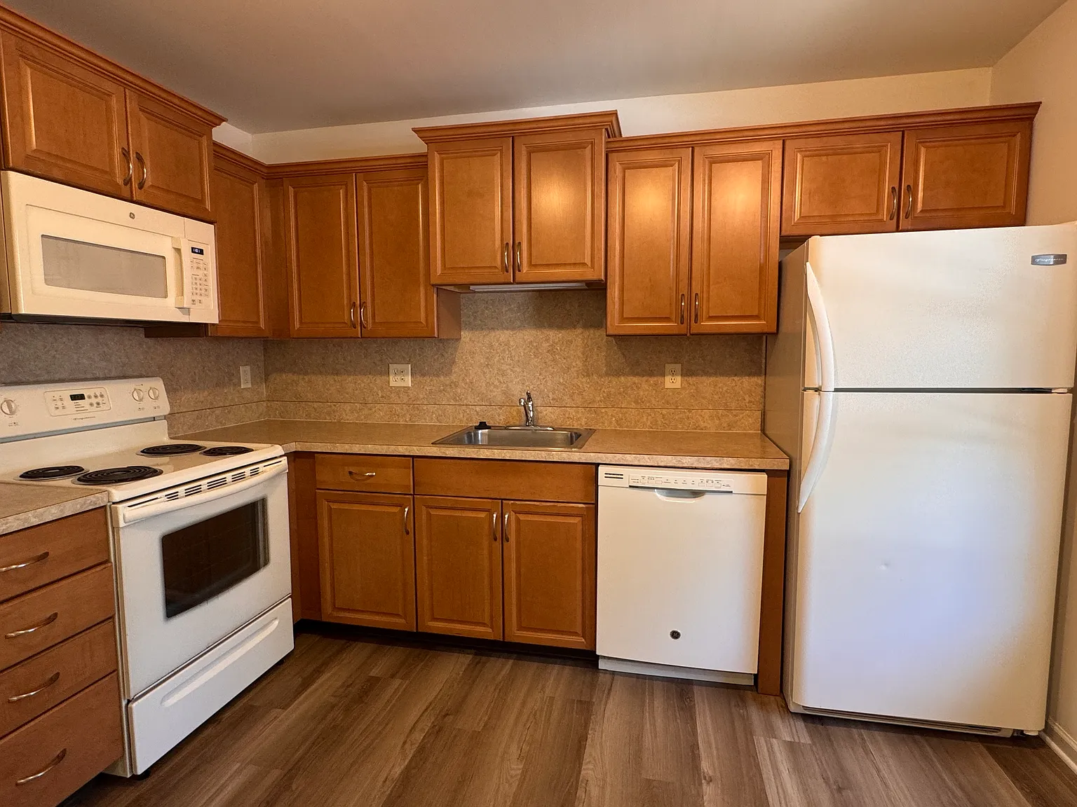 2 bed, 1.5 bath, 1500 sqft, $1,795 — Photo 4