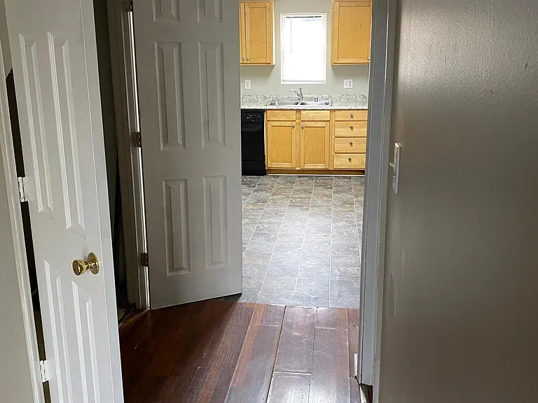 1703 Military Ave — Photo 6