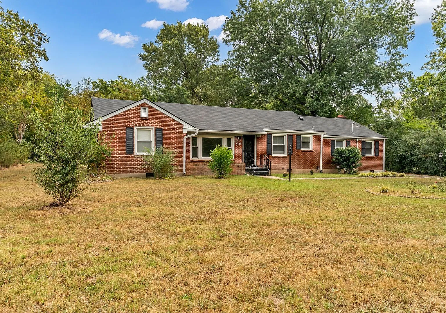 Renovated 4 Bed/ 2 Bath plus office in Madison, Large Kitchen, Living Room and Den, Hardwoods, Ti... — Photo 1