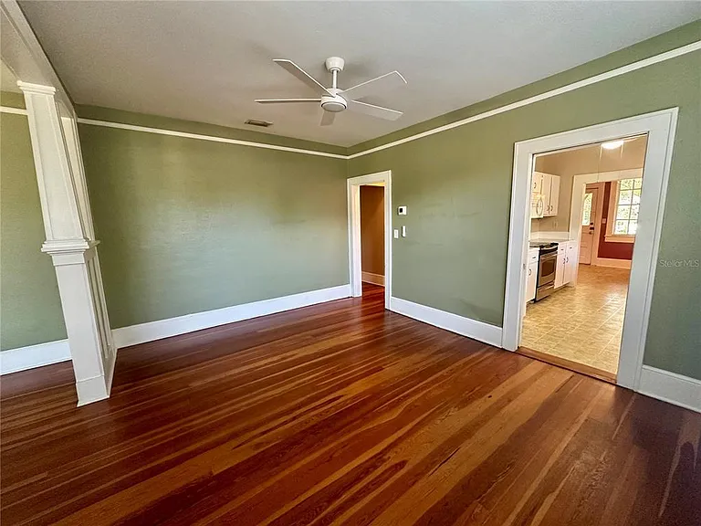 1900 E Jefferson St — Photo 12
