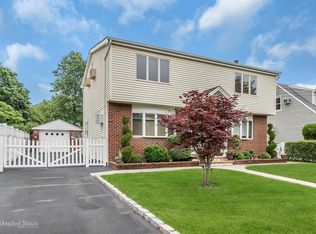 104 Wilson Blvd, New Hyde Park, NY 11040