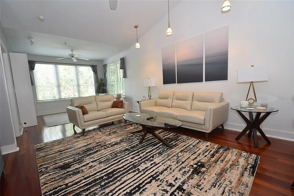1 bed, 1.0 bath, 949 sqft, $2,900 — Photo 3