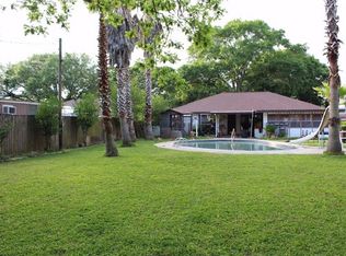 907 E Baker Rd, Baytown, TX 77521