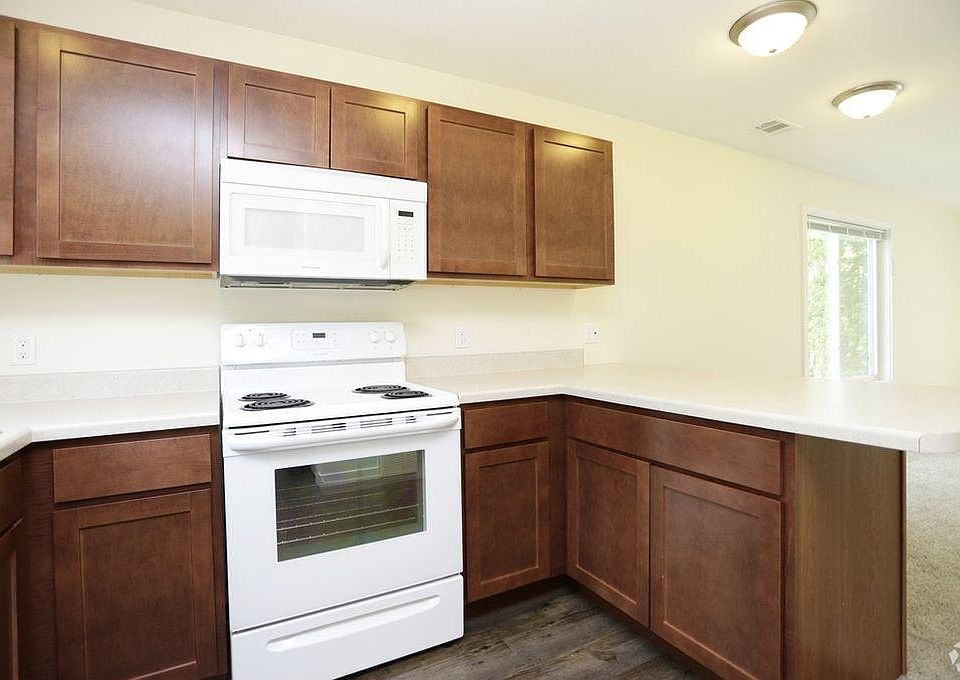 Plenty of Kitchen Cabinetry!