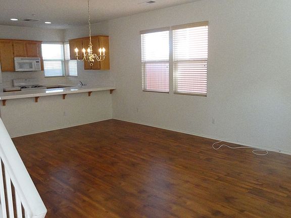 3rd image of 25330 Cole St