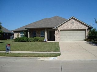 900 Linden Dr, Burleson, TX 76028