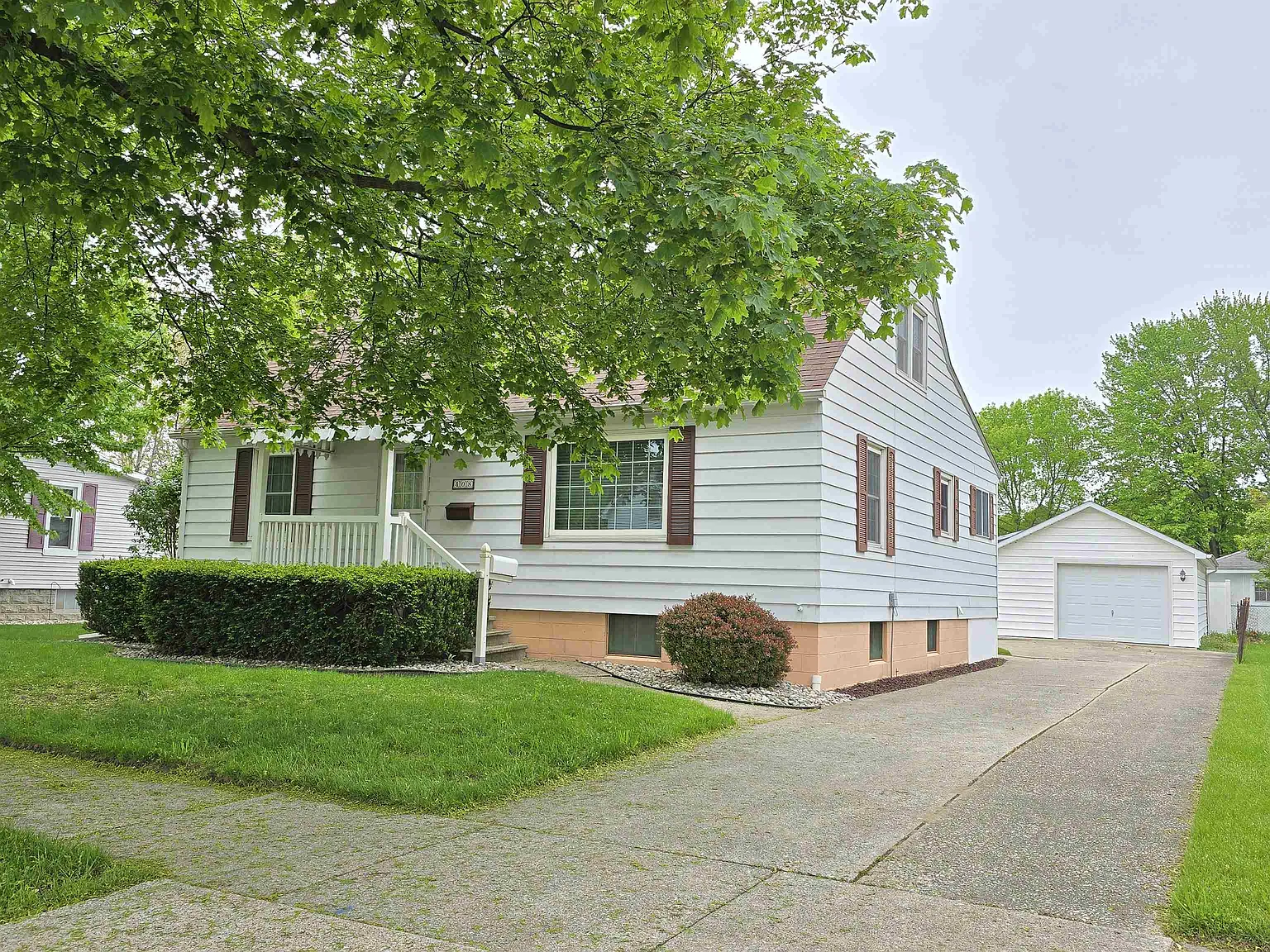 408 Sidney St photo 1