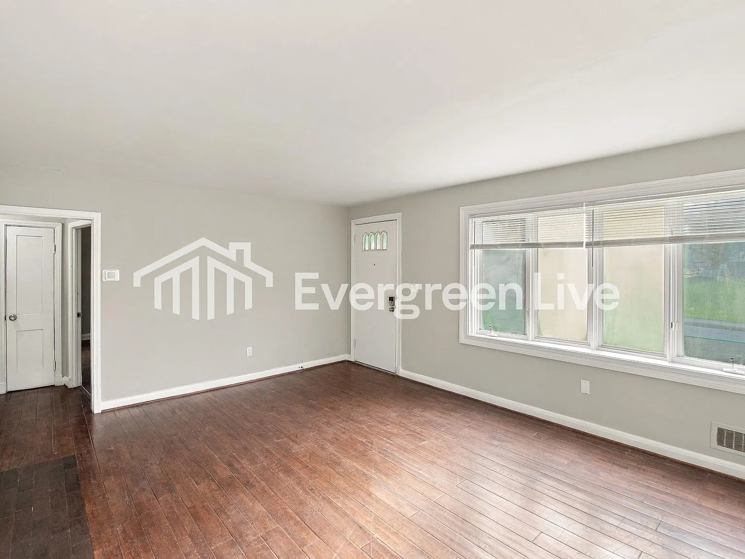 4 bed, 1.5 bath, 1287 sqft, $2,295 — Photo 3