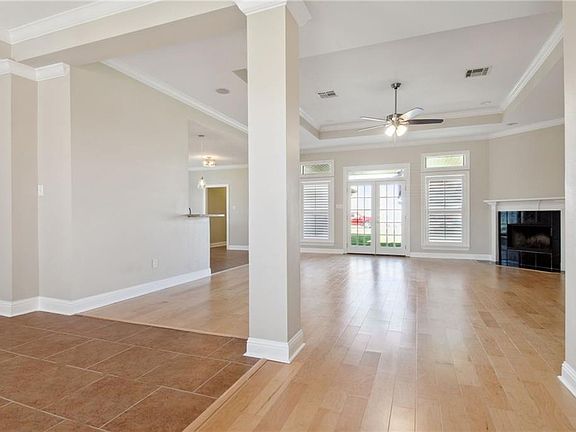 3rd image of 201 River Valley Ct