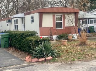 3 Daisy Dr, Bohemia, NY 11716