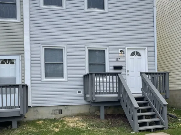 117 Park St, Charles Town, WV 25414