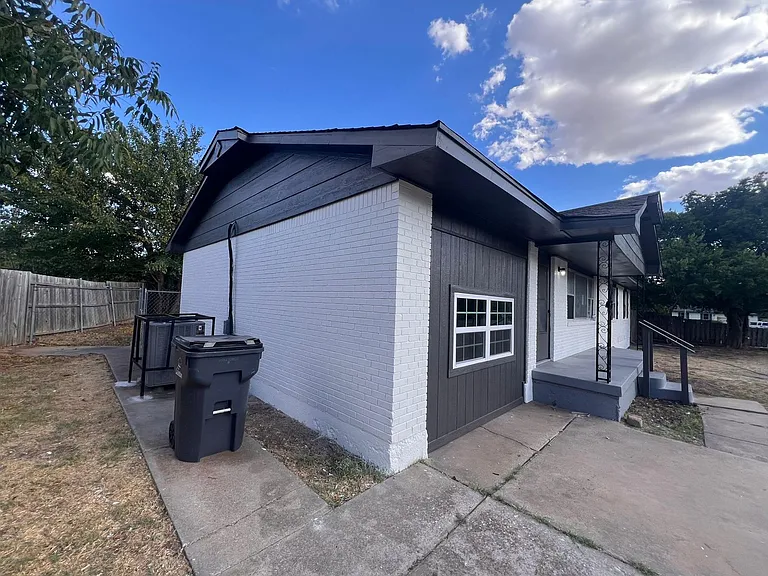 3828 NW Ferris Ave — Photo 6