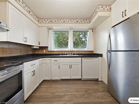 3rd image of 261 Kipling Ave