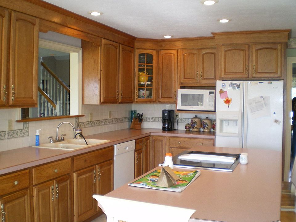 2nd image of 730 Barnard Rd