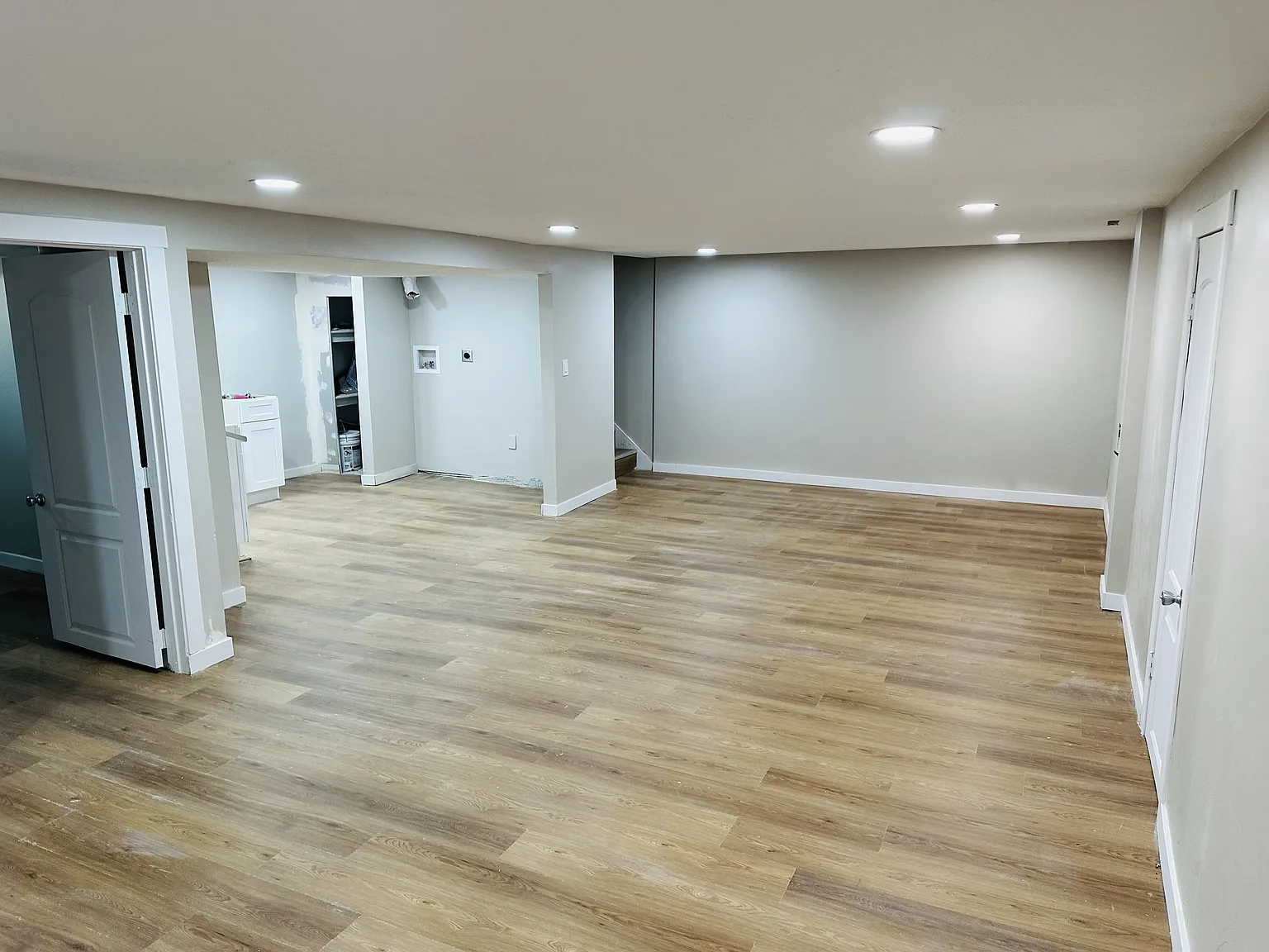 5 bed, 2150 sqft, $3,200 — Photo 2
