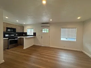 2623 1/2 Barranca St — Photo 8