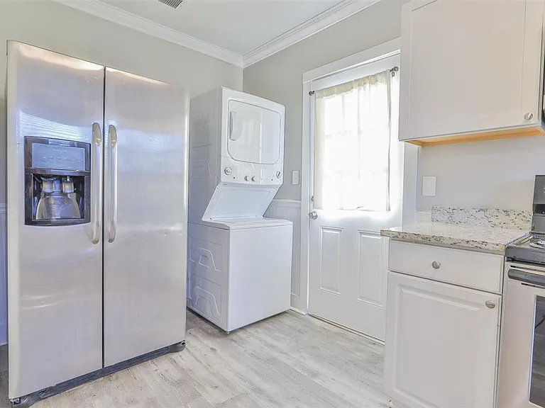 305 Virginia St — Photo 14