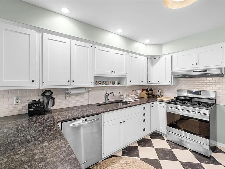 941 Newport Rd — Photo 9