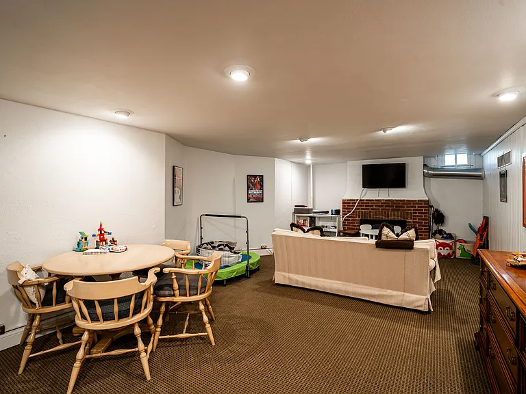 6014 N Kent Ave — Photo 33