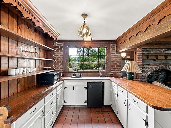 32nd image of 841 Earley Farm Rd